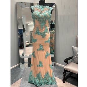 BRAND NEW, NEVER WORN